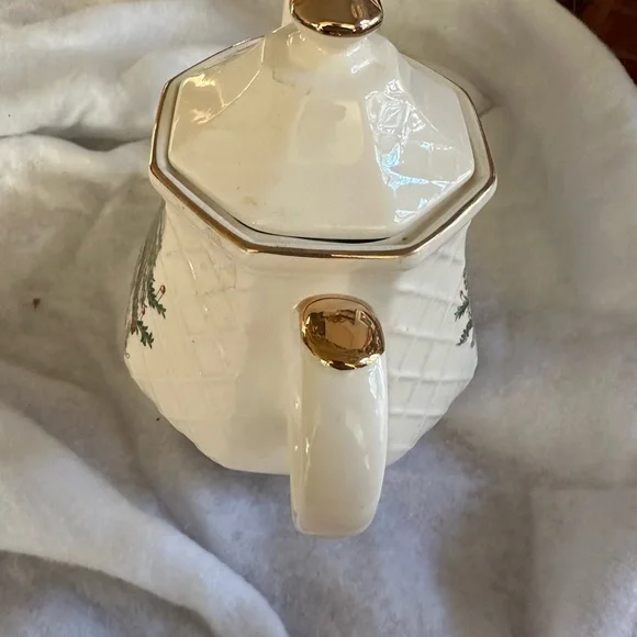 Vintage Christmas Tea Pot Set of 2 - Picture 4 of 11
